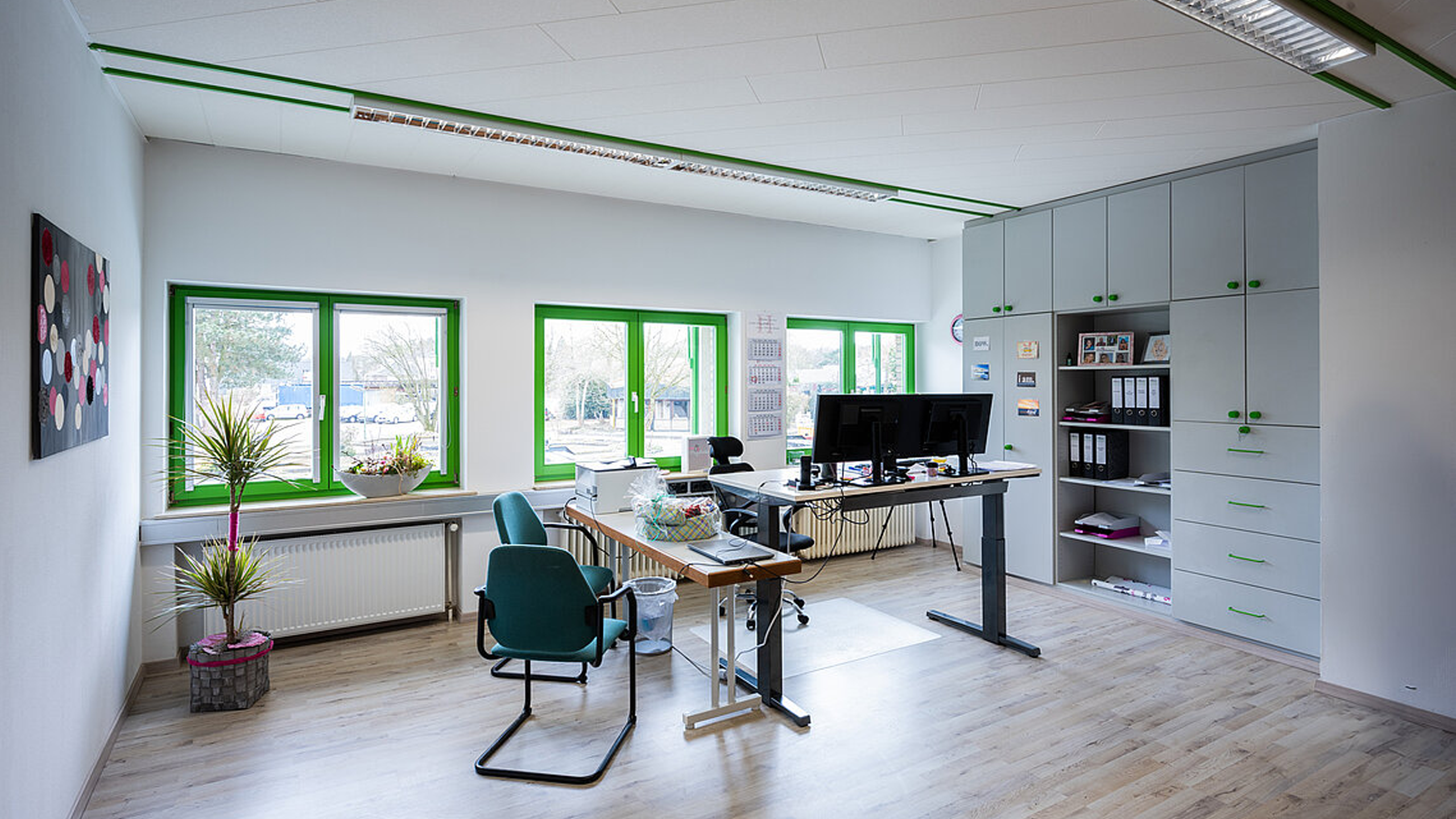 Teilmöbliertes Büro